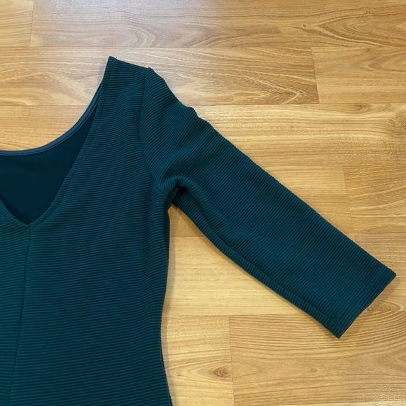 Everly Dark Green V-Back Ribbed Knit Bodycon Mini Dress Medium - Picture 9 of 10